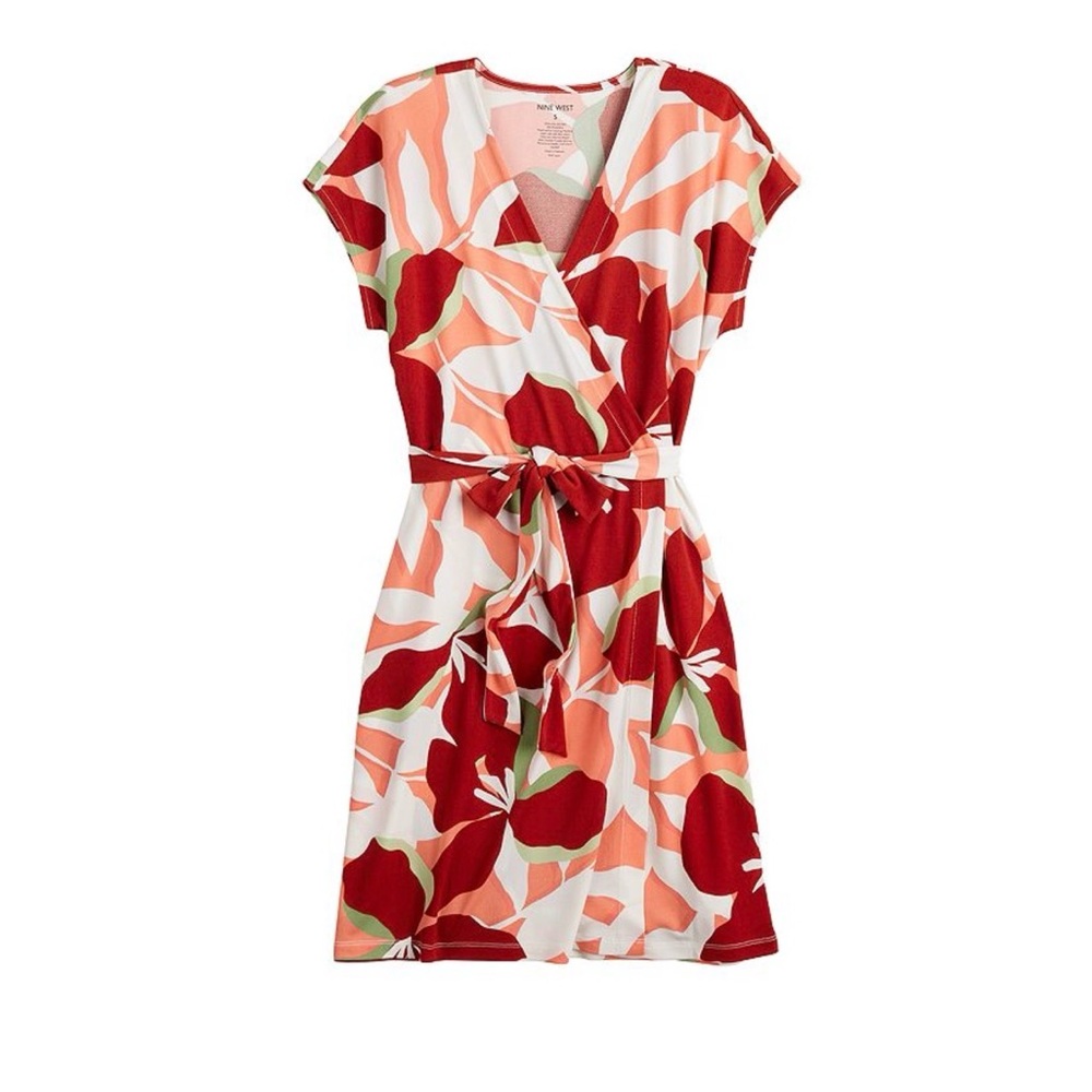 Nine West dolman sleeve Faux wrap dress featuring a floral print design Medium